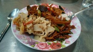 Chooses from the buffet at Youta Jay Vegetarian Food in Ayutthaya