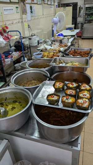 Recommend this cupcake looking tofu/mushroom/coconut milk thingy at Aroi Vegetarian food - Arawy in Bangkok