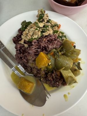 A few dishes   at Aroi Vegetarian food - Arawy in Bangkok