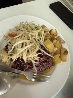 Sprouts and curry and more  at Aroi Vegetarian food - Arawy in Bangkok