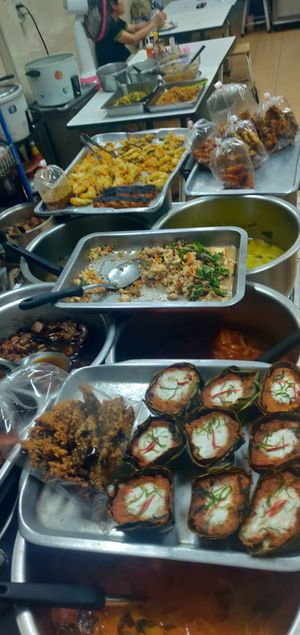 An array of food at Aroi Vegetarian food - Arawy in Bangkok
