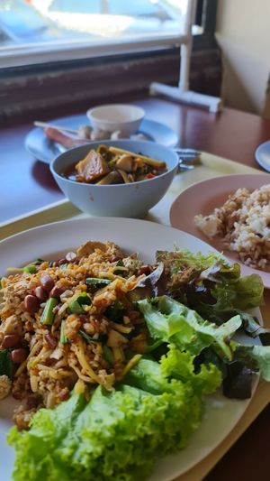 Amazing Thai vegan Street Food at Chamlong's / The Vegetarian Society Chatuchak in Bangkok