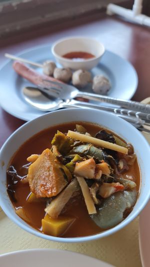 Spicy curry at Chamlong's / The Vegetarian Society Chatuchak in Bangkok