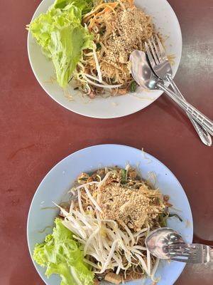 Pad Thai   at Chamlong's / The Vegetarian Society Chatuchak in Bangkok