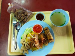 Vegan Thai food 50 bhat less then 2$ at Chamlong's / The Vegetarian Society Chatuchak in Bangkok