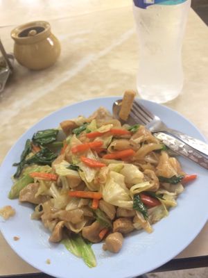 Cheap breakfast 30bht at Kaodaeng - Kaeng Rawn in Bangkok