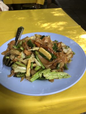 Pad see ew  at Kaodaeng - Kaeng Rawn in Bangkok