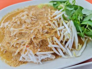 Rice vermicelli with vegan fish curry and Bai Yanang leaves. at Rabiengboon - MBK in Bangkok
