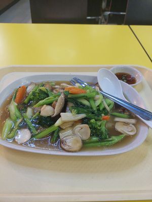 Stir fried noodles (a bit too salty for me) at Rabiengboon - MBK in Bangkok