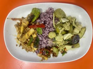 Rice and vegetables  at Rabiengboon - MBK in Bangkok