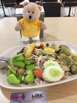 Rice with 3 choices 60 baht  at Rabiengboon - MBK in Bangkok