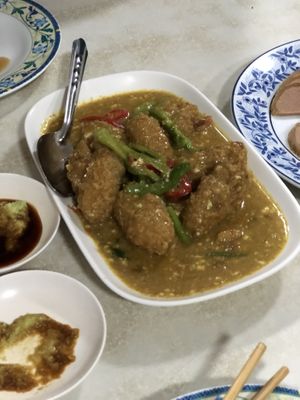 Vegan crab curry at Ruyi Vegetarian in Bangkok