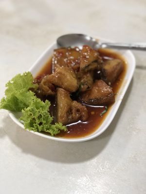 Vegan fried fish in spicy sauce at Ruyi Vegetarian in Bangkok