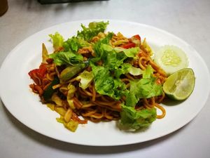 tomato friend noodles at Ruyi Vegetarian in Bangkok