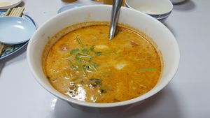 Tom yum soup at Ruyi Vegetarian in Bangkok