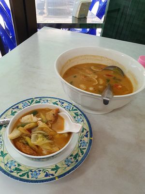 Tom Yum soup, delicious at Ruyi Vegetarian in Bangkok
