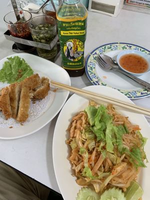 Pad Thai and fried mock chicken at Ruyi Vegetarian in Bangkok