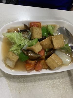 Stir fry vegetables and tofu at Ruyi Vegetarian in Bangkok