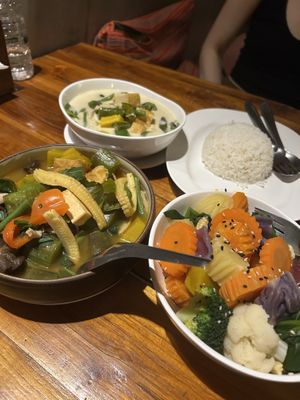 top: thai green tofu. bottom left: jungle curry. bottom right: steamed veggies  at Aum in Chiang Mai