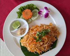 Tasteless pad thai at Five Star J Restaurant in Pattaya