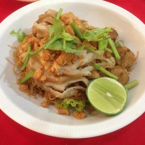 fried noodle with veg chicken at Five Star J Restaurant in Pattaya