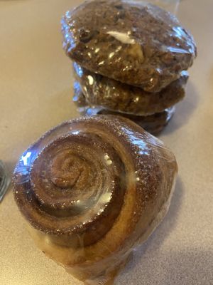 Vegan cinnamon rolls and cookies    at Simply Food in Guam