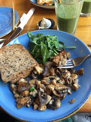 Tofu Scramble and Kale smoothie at Raw Power Cafe in Auckland