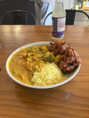 Curry and rice were nice (but good have been hotter). Pakora were cold and salty. Drink (orange & passionfruit thing) was foul 😆  at Cardamom Pod in Byron Bay