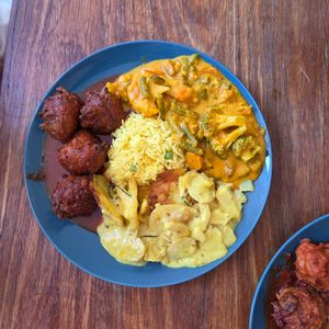 Medium Vegetarian bowl: Curry, kofta with sauce, potato bake, tumeric basmati rice at Cardamom Pod in Byron Bay