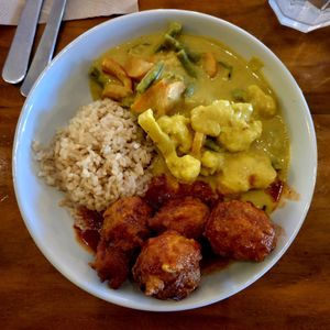 Kofta with red sauce, Thai Curry with Tofu & Brown Rice at Cardamom Pod in Byron Bay
