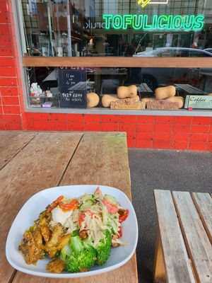 Outside seating at Tofulicious in Richmond