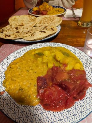 Chapati with dal, vegetable of the day at Bio Bistro Spicy Spices in Salzburg