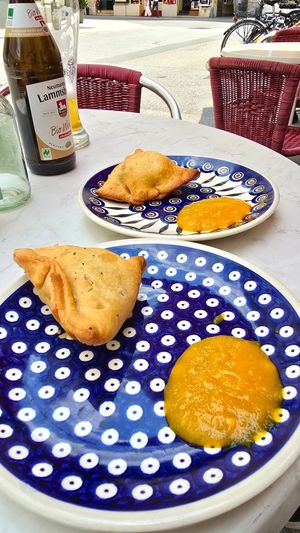 appetizers samosa mango chutney at Bio Bistro Spicy Spices in Salzburg