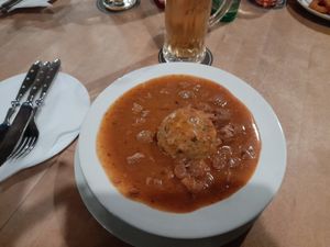 Großes Gulasch - statt Fladenbrot mit Semmelknödel at Rupp's Vegetarisches Pub   in Vienna