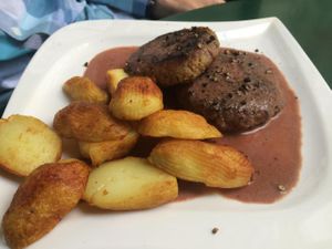 Tasty pepper steak and pretty potatoes at Bio Bar von Antun in Vienna