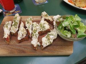 appetizer 8,90€, Bruschetta mit Paradeis-Sauce, Räucher-Tofu, Knoblauch und italienischen Kräutern, garniert (2016) at Bio Bar von Antun in Vienna