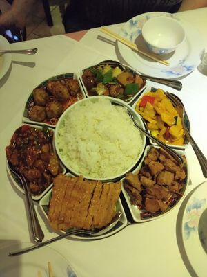 Mixed menu for three at Xu's Cooking in Vienna