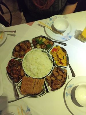 Mixed menu for three at Xu's Cooking in Vienna