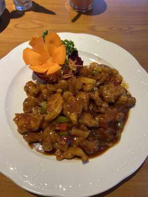 Hühnerfleisch x Lotus süß sauer 12,80€
  at Xu's Cooking in Vienna