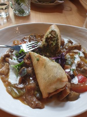 Seitanrouladen mit Pilz-Paprika-Ragout at Hollerei in Vienna