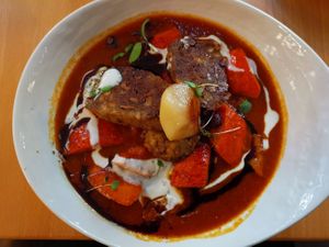 Burgenländisches Kürbisgulasch vegan at Hollerei in Vienna