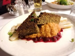 Lentil roast with smashed sweet potatoes at Hollerei in Vienna