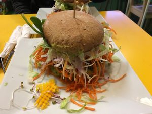 Veganer Burger at Lombardia Cafe in Antwerpen
