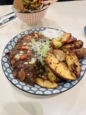 Dirty wedges with vegan stew  at Greenway in Ghent