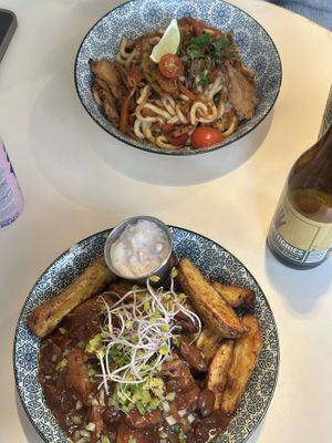Crispy chili udon noodles and Dirty wedges vegan stoofvlees   at Greenway in Ghent