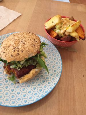 Burger and potato wedges at Greenway in Ghent