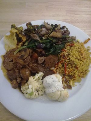 Seitan, cauliflower at Lekker GEC in Ghent