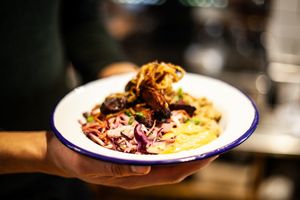 BBQ seitan ribs with mac and cheeze, herby slaw and crispy friend onions at Infinity Foods Kitchen in Brighton