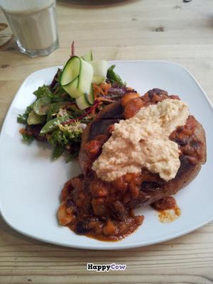 Jacket Potato With Chilli & Hummus at Wai Kika Moo Kau in Brighton
