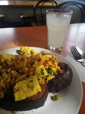 Vegan scrambled tofu breakfast toast with homemade lemonade at The Egg Cafe in Liverpool